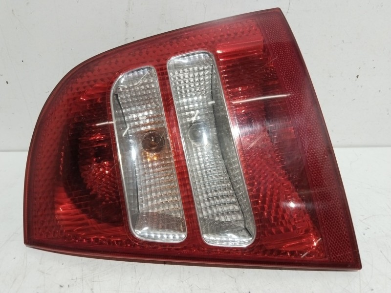 Recambio de piloto trasero derecho para skoda octavia berlina (1u2) tour referencia OEM IAM 1U6945112C   Recambio de piloto trasero derecho para skoda octavia berlina (1u2) tour referencia OEM IAM 1U6945112C