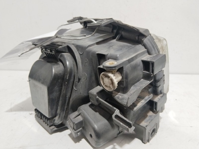 Recambio de faro derecho para audi a4 avant (b5) 1.8 referencia OEM IAM 8DO941004A 1852807000 67723141