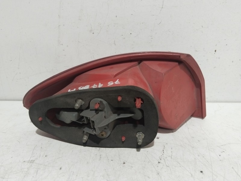 Recambio de piloto trasero derecho para alfa romeo 147 (190) 1.6 ts 105 collezione referencia OEM IAM 60693791  246401