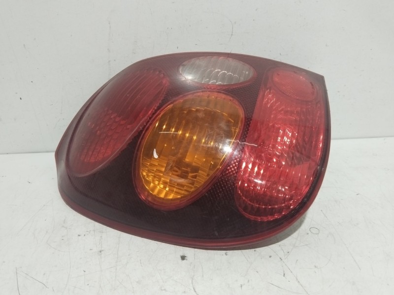 Recambio de piloto trasero izquierdo para toyota corolla (e11) 1.6 linea luna (5-ptas.) referencia OEM IAM 22076587L  