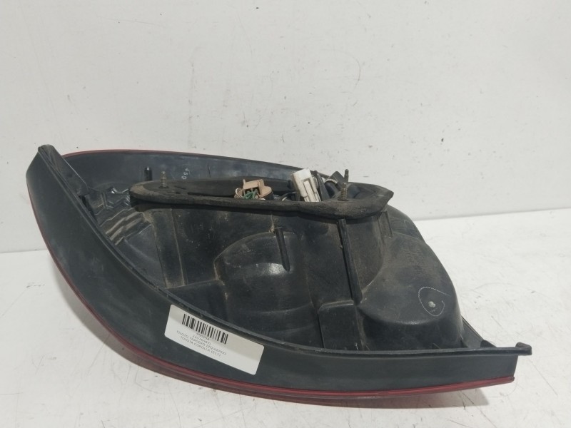 Recambio de piloto trasero izquierdo para toyota corolla (e11) 1.6 linea luna (5-ptas.) referencia OEM IAM 22076587L  