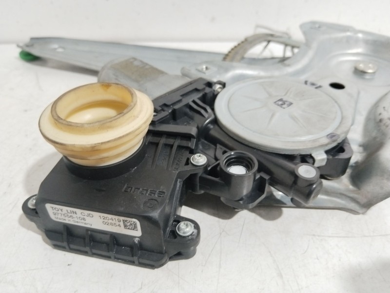 Recambio de elevalunas trasero izquierdo para toyota auris (_e18_) 1.8 hybrid (zwe186_) referencia OEM IAM 8570102010  1615575