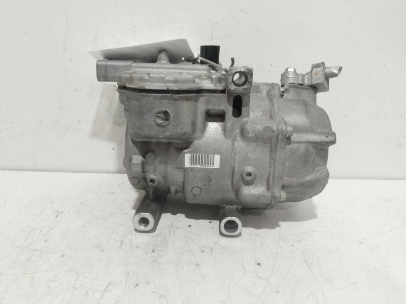 Recambio de compresor aire acondicionado para toyota yaris hybrid active referencia OEM IAM 0422001501  