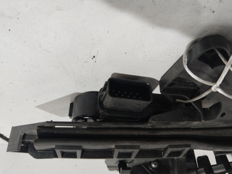 Recambio de cerradura puerta trasera izquierda para ford kuga i 2.0 tdci referencia OEM IAM 240014000  