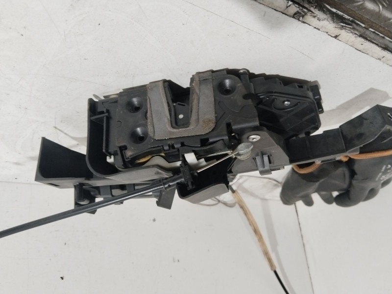 Recambio de cerradura puerta trasera izquierda para ford kuga i 2.0 tdci referencia OEM IAM 240014000  