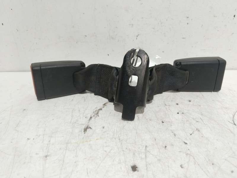 Recambio de enganche cinturon trasero central para peugeot 208 allure referencia OEM IAM 6188682  1013969