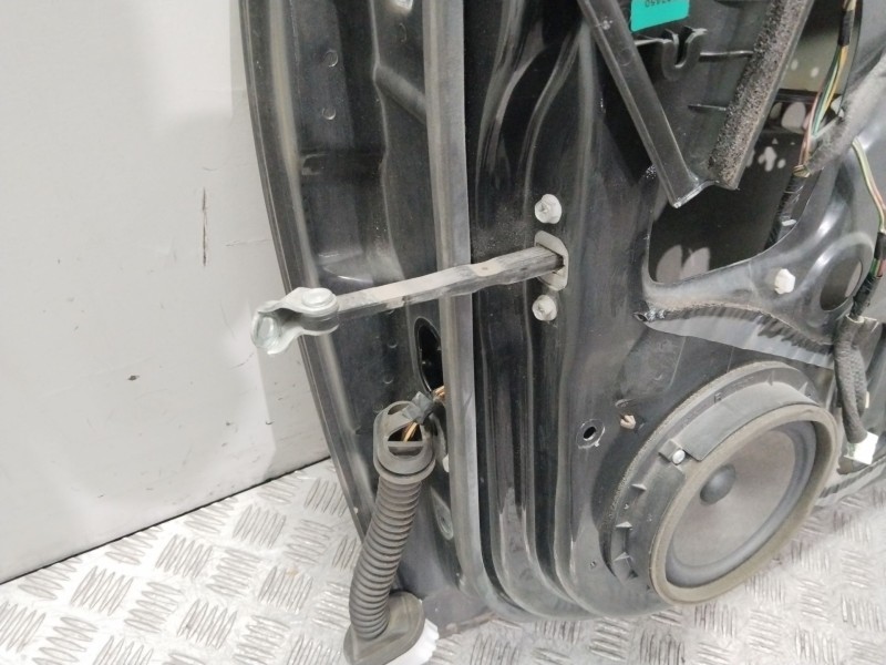 Recambio de puerta delantera derecha para suzuki swift azg (nz) glx referencia OEM IAM 6800162J00  NEGRO