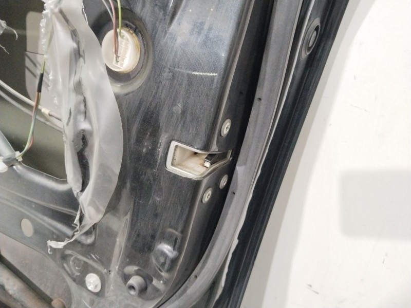 Recambio de puerta delantera derecha para suzuki swift azg (nz) glx referencia OEM IAM 6800162J00  NEGRO