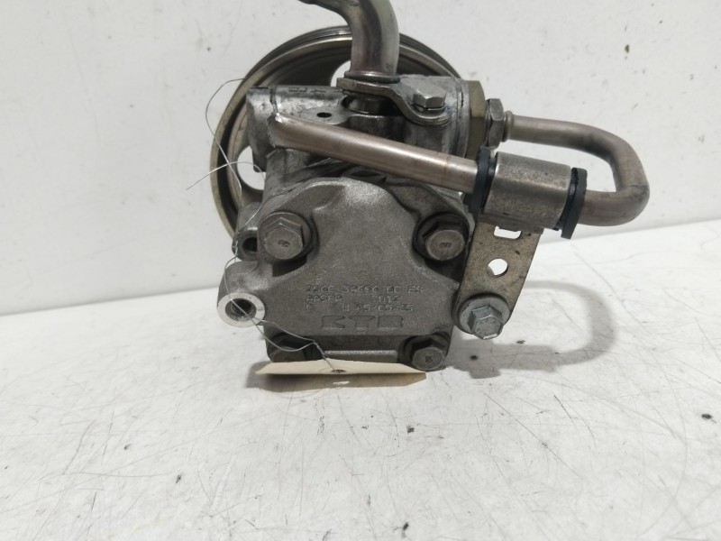 Recambio de bomba direccion para mazda 2 (dy) 1.4 cd referencia OEM IAM 2S6C3A696DC  