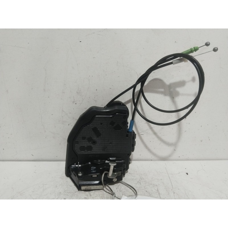 Recambio de cerradura puerta delantera derecha para toyota auris luna+ referencia OEM IAM A046693  