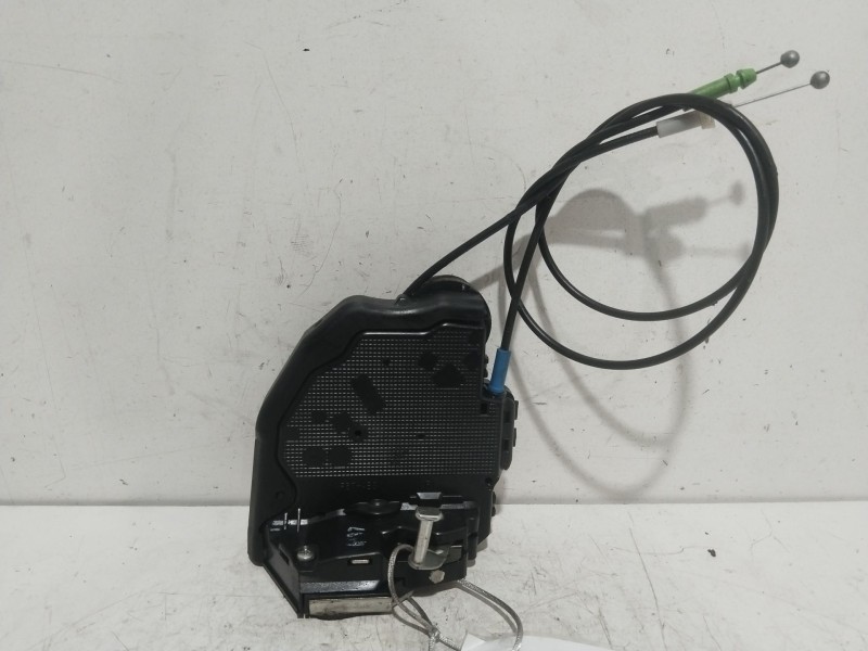 Recambio de cerradura puerta delantera derecha para toyota auris luna+ referencia OEM IAM A046693  