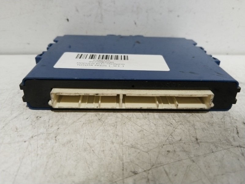 Recambio de modulo electronico para toyota prius (_w3_) 1.8 hybrid (zvw3_) referencia OEM IAM 8999047050  2325005213