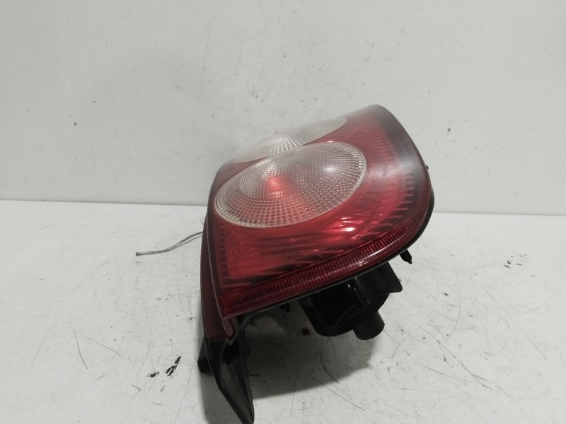 Recambio de piloto trasero izquierdo para nissan micra (k12e) acenta referencia OEM IAM 26559AX720  