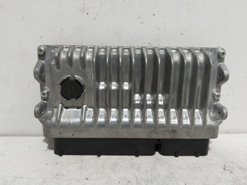 Recambio de centralita motor uce para toyota yaris hybrid active referencia OEM IAM 896610U710  