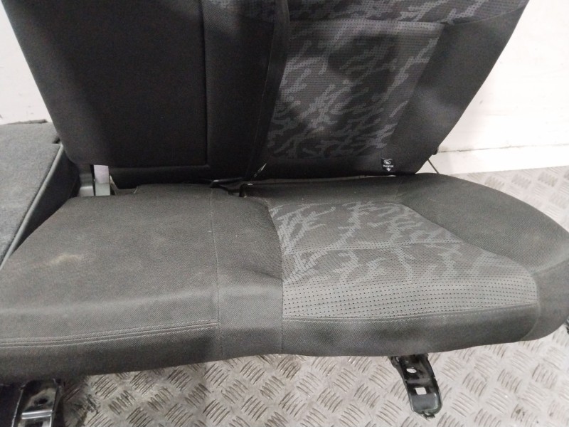 Recambio de asientos traseros para peugeot 3008 i monospace (0u_) 2.0 hdi referencia OEM IAM 8846LN  