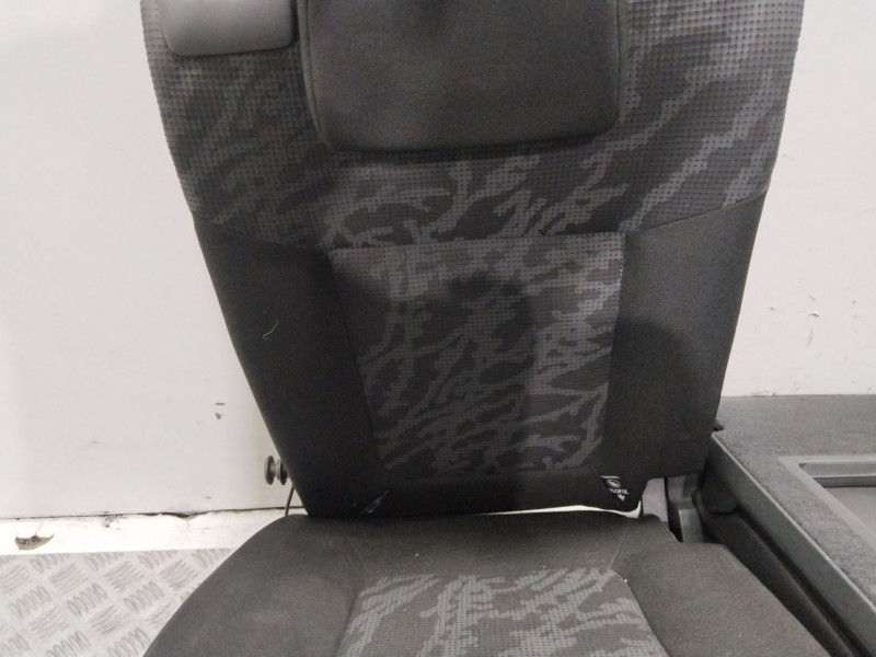 Recambio de asientos traseros para peugeot 3008 i monospace (0u_) 2.0 hdi referencia OEM IAM 8846LN  