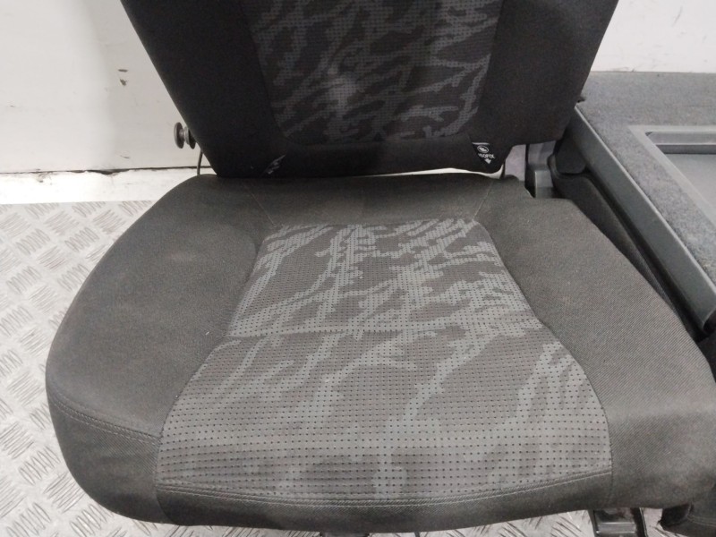 Recambio de asientos traseros para peugeot 3008 i monospace (0u_) 2.0 hdi referencia OEM IAM 8846LN  