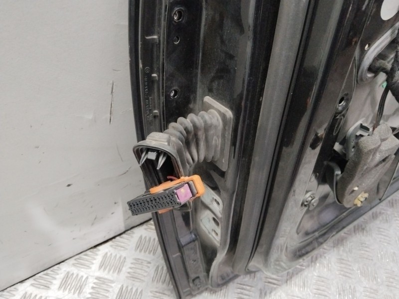 Recambio de puerta delantera derecha para volkswagen golf v berlina (1k1) gt referencia OEM IAM  NEGRA 