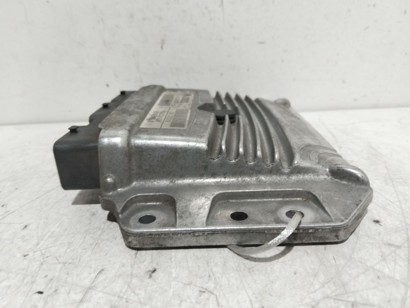 Recambio de centralita motor uce para renault scenic ii confort authentique referencia OEM IAM 8200387138   Recambio de centralita motor uce para renault scenic ii confort authentique referencia OEM IAM 8200387138