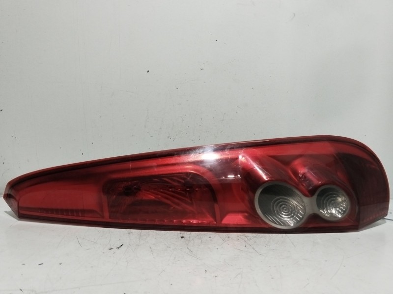 Recambio de piloto trasero derecho para ford fiesta (cbk) ambiente referencia OEM IAM 1324563  