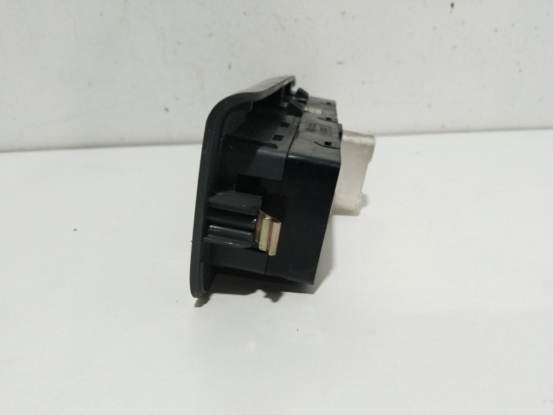 Recambio de mando elevalunas delantero izquierdo para kia cerato i sedán (ld) 1.6 referencia OEM IAM 621W05560   Recambio de mando elevalunas delantero izquierdo para kia cerato i sedán (ld) 1.6 referencia OEM IAM 621W05560