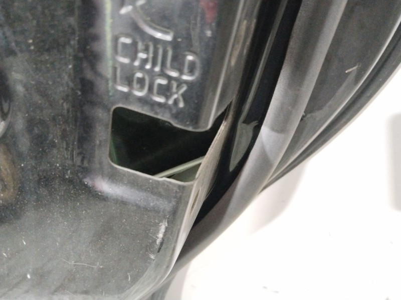 Recambio de puerta trasera derecha para volvo v50 familiar 1.8 momentum referencia OEM IAM  NEGRO 