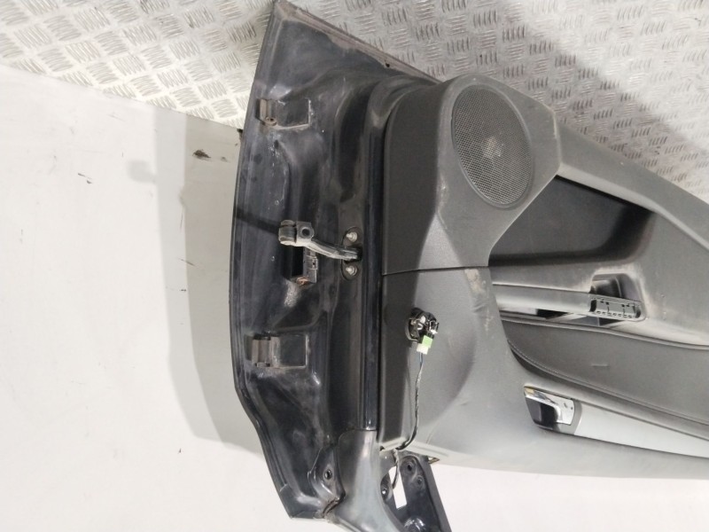 Recambio de puerta delantera izquierda para opel astra h berlina cosmo referencia OEM IAM 124084 NEGRO 