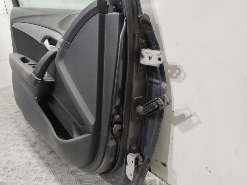 Recambio de puerta delantera izquierda para hyundai i40 cab bluedrive referencia OEM IAM 760033Z000  