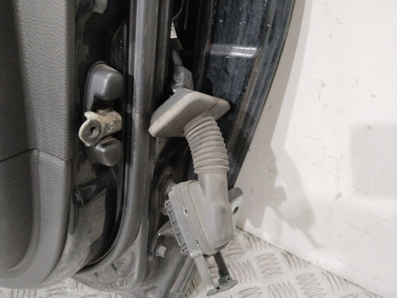 Recambio de puerta delantera izquierda para hyundai i40 cab bluedrive referencia OEM IAM 760033Z000  NEGRO