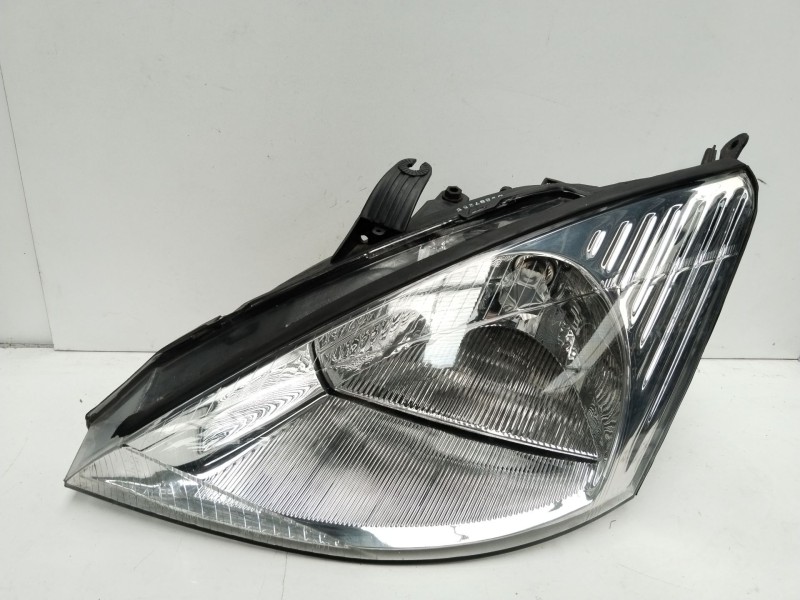 Recambio de faro derecho para ford focus berlina (cak) ambiente referencia OEM IAM 03897255  