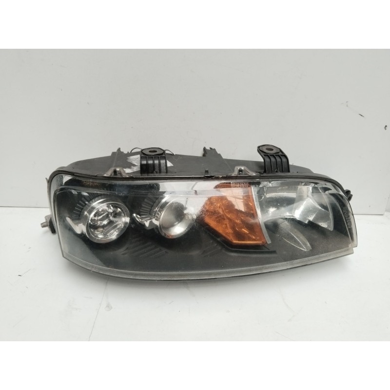 Recambio de faro derecho para fiat punto berlina (188) 1.9 d (i) referencia OEM IAM 0046522719  