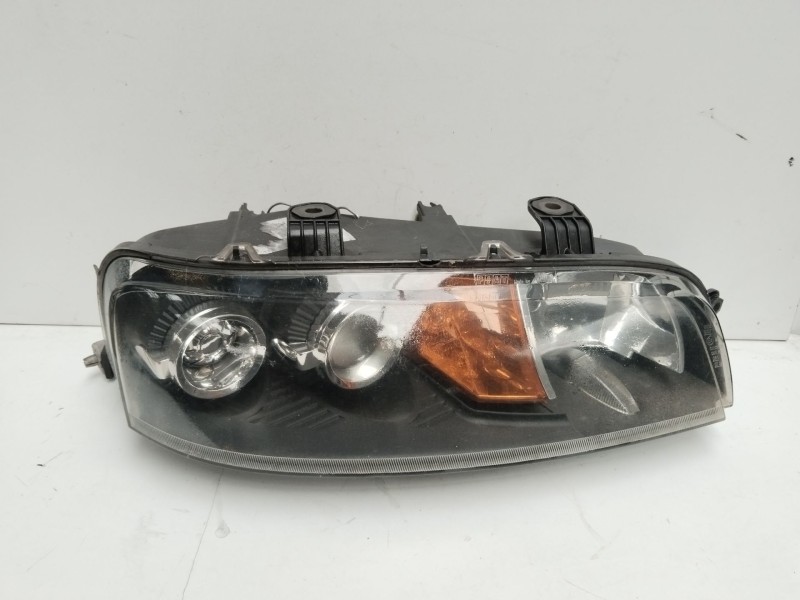 Recambio de faro derecho para fiat punto berlina (188) 1.9 d (i) referencia OEM IAM 0046522719  