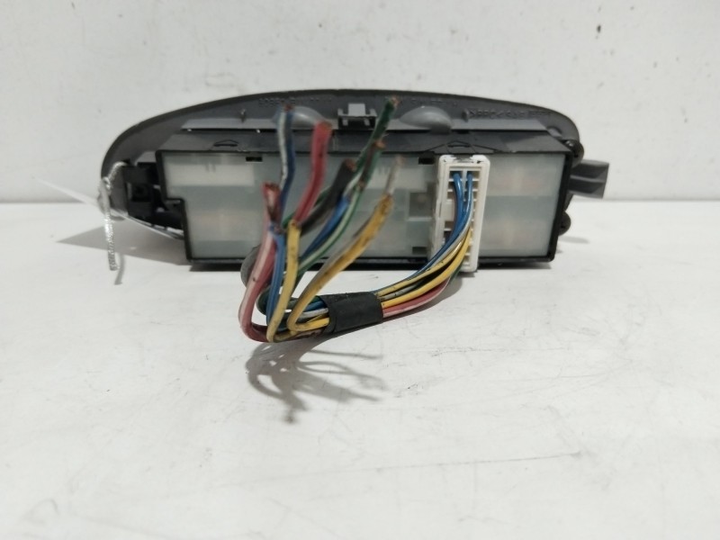 Recambio de mando elevalunas delantero izquierdo para nissan almera tino (v10m) acenta referencia OEM IAM 80961BU400  