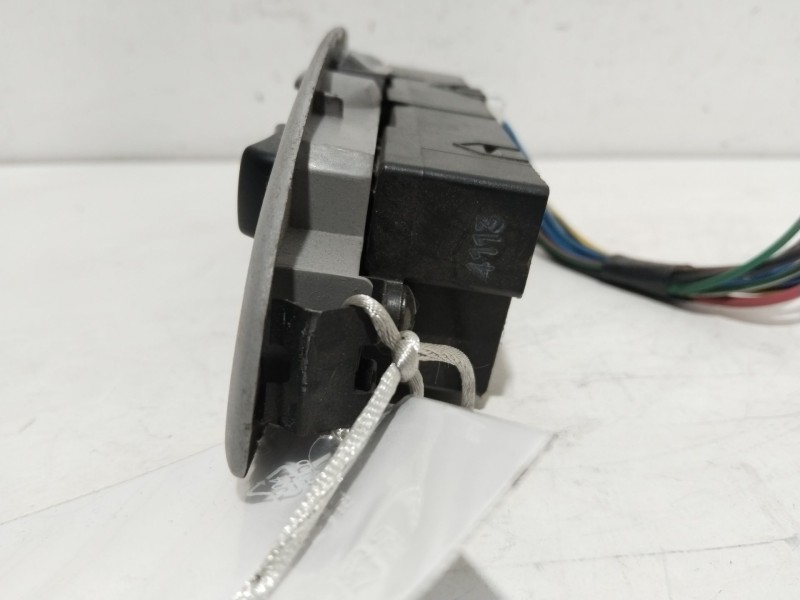 Recambio de mando elevalunas delantero izquierdo para nissan almera tino (v10m) acenta referencia OEM IAM 80961BU400  