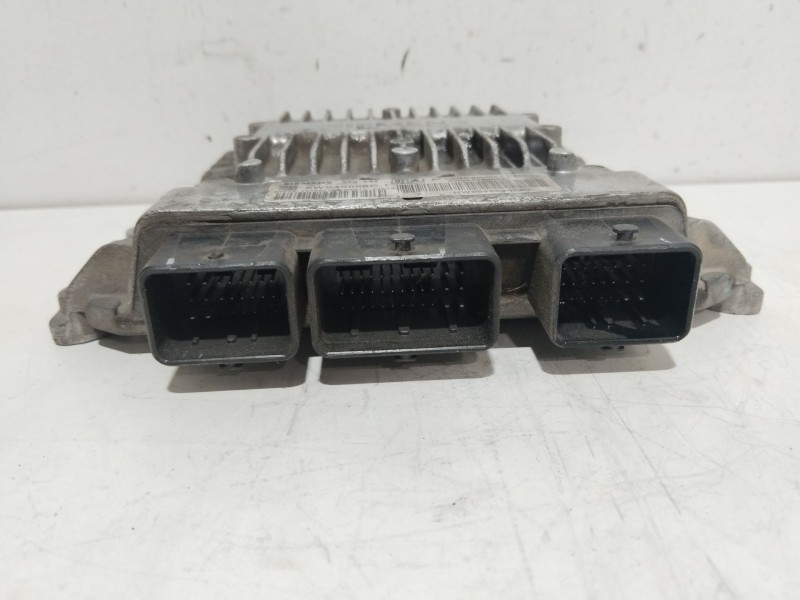 Recambio de centralita motor uce para citroën c3 1.4 hdi vivace referencia OEM IAM 5WS40068CT  