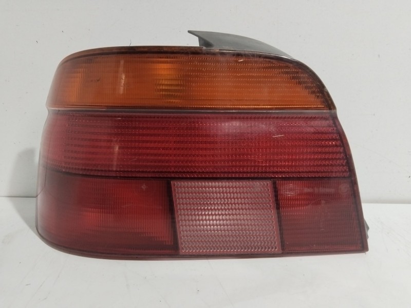 Recambio de piloto trasero izquierdo para bmw serie 5 berlina (e39) 528i referencia OEM IAM 8358031  