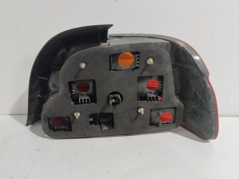 Recambio de piloto trasero izquierdo para bmw serie 5 berlina (e39) 528i referencia OEM IAM 8358031  