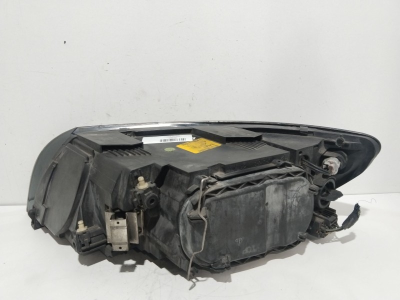 Recambio de faro derecho para volvo s40 berlina 2.4 momentum referencia OEM IAM 30678899  