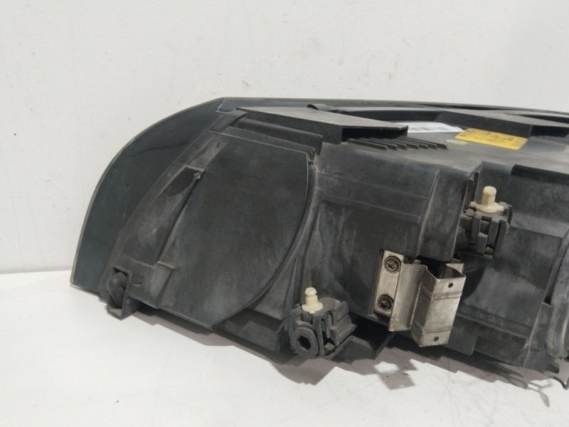 Recambio de faro derecho para volvo s40 berlina 2.4 momentum referencia OEM IAM 30678899  