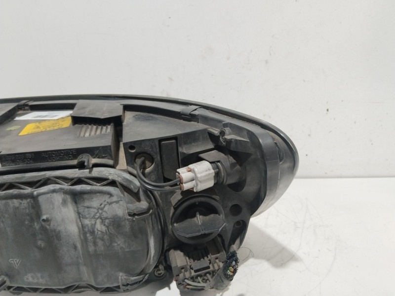 Recambio de faro derecho para volvo s40 berlina 2.4 momentum referencia OEM IAM 30678899  