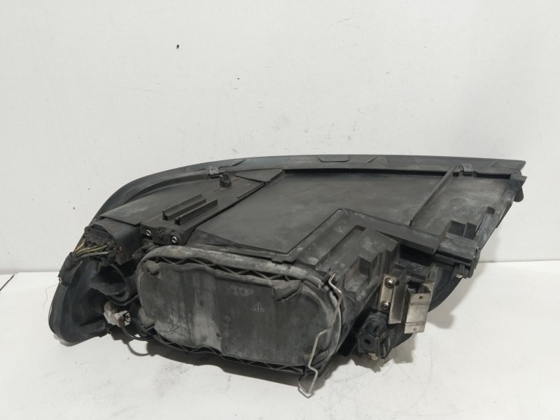 Recambio de faro derecho para volvo s40 berlina 2.4 momentum referencia OEM IAM 30678899  