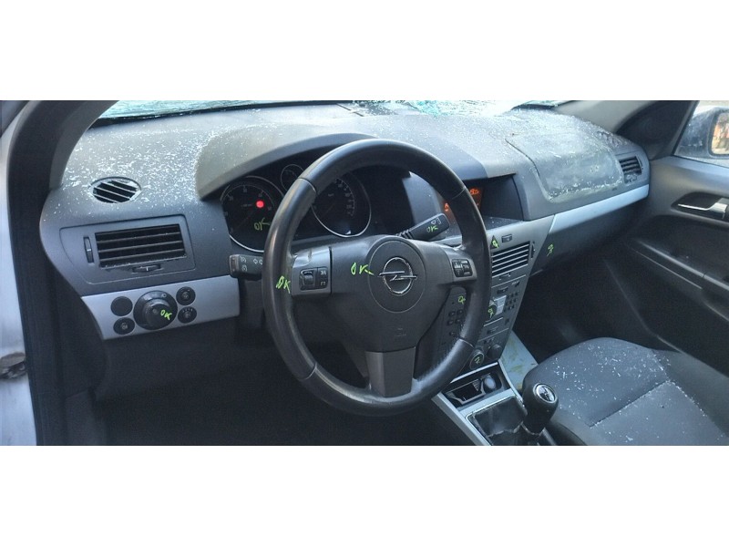 opel astra h (a04) del año 2004
