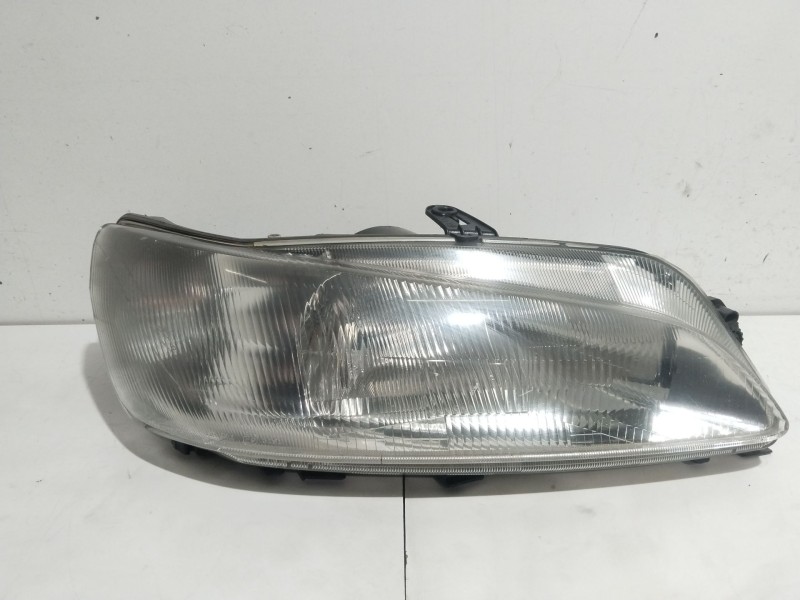 Recambio de faro derecho para ford escort berl./turn./cab./express escort turnier referencia OEM IAM 96AG13W03QDD  