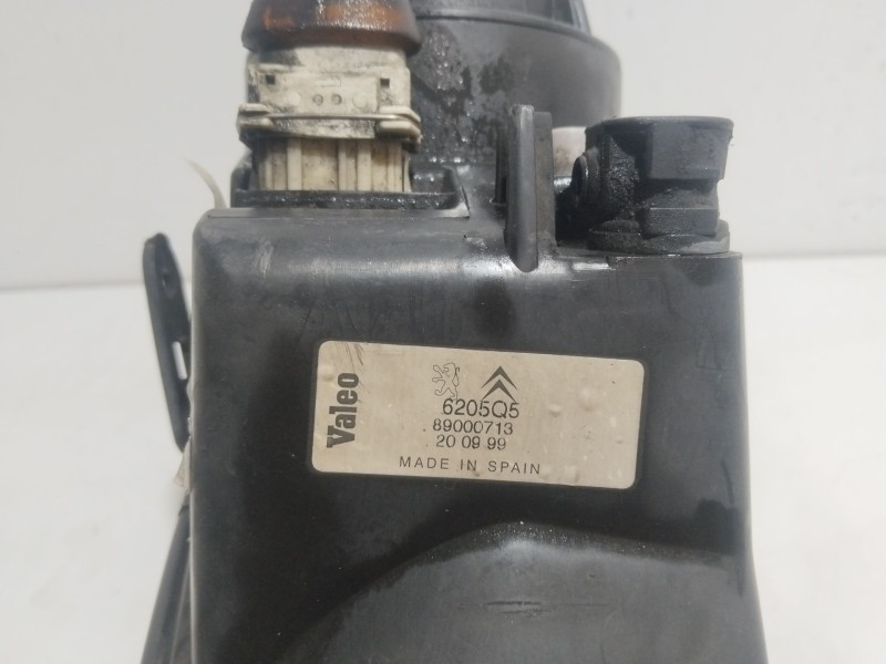 Recambio de faro derecho para ford escort berl./turn./cab./express escort turnier referencia OEM IAM 96AG13W03QDD  