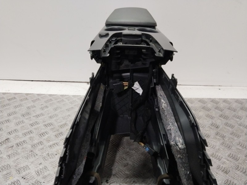 Recambio de apoyabrazos central para peugeot 3008 i monospace (0u_) 2.0 hdi referencia OEM IAM 9686964777  