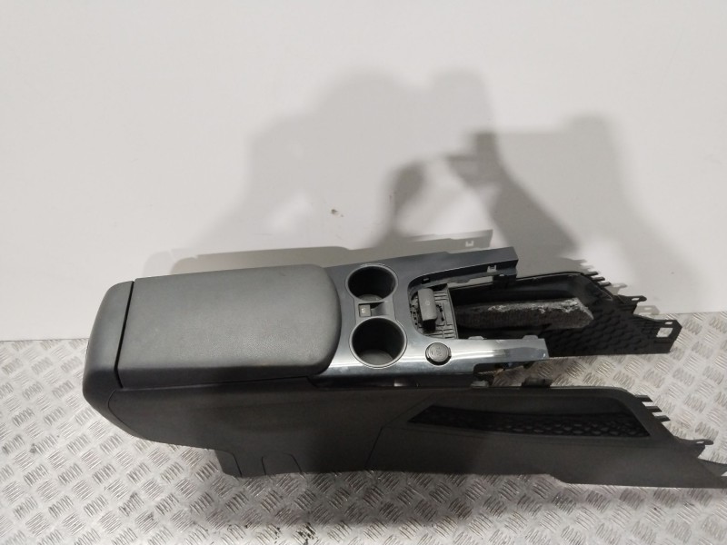 Recambio de apoyabrazos central para peugeot 3008 i monospace (0u_) 2.0 hdi referencia OEM IAM 9686964777  