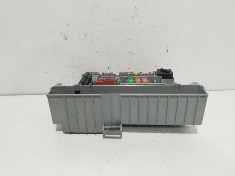Recambio de caja reles / fusibles para bmw 3 touring (e91) 320 d referencia OEM IAM 690662104  