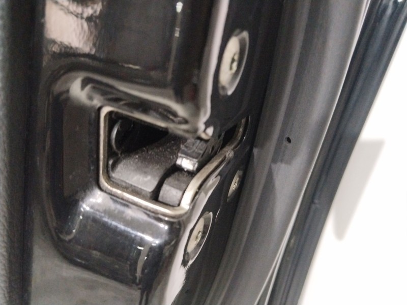 Recambio de puerta delantera derecha para hyundai i40 cab bluedrive referencia OEM IAM 760043Z000  NEGRO