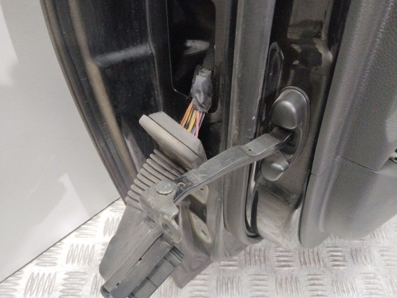 Recambio de puerta delantera derecha para hyundai i40 cab bluedrive referencia OEM IAM 760043Z000  NEGRO