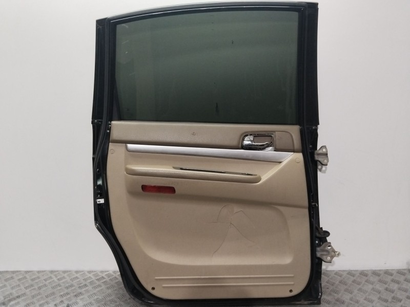 Recambio de puerta trasera izquierda para ssangyong rodius i 2.7 xdi referencia OEM IAM   
